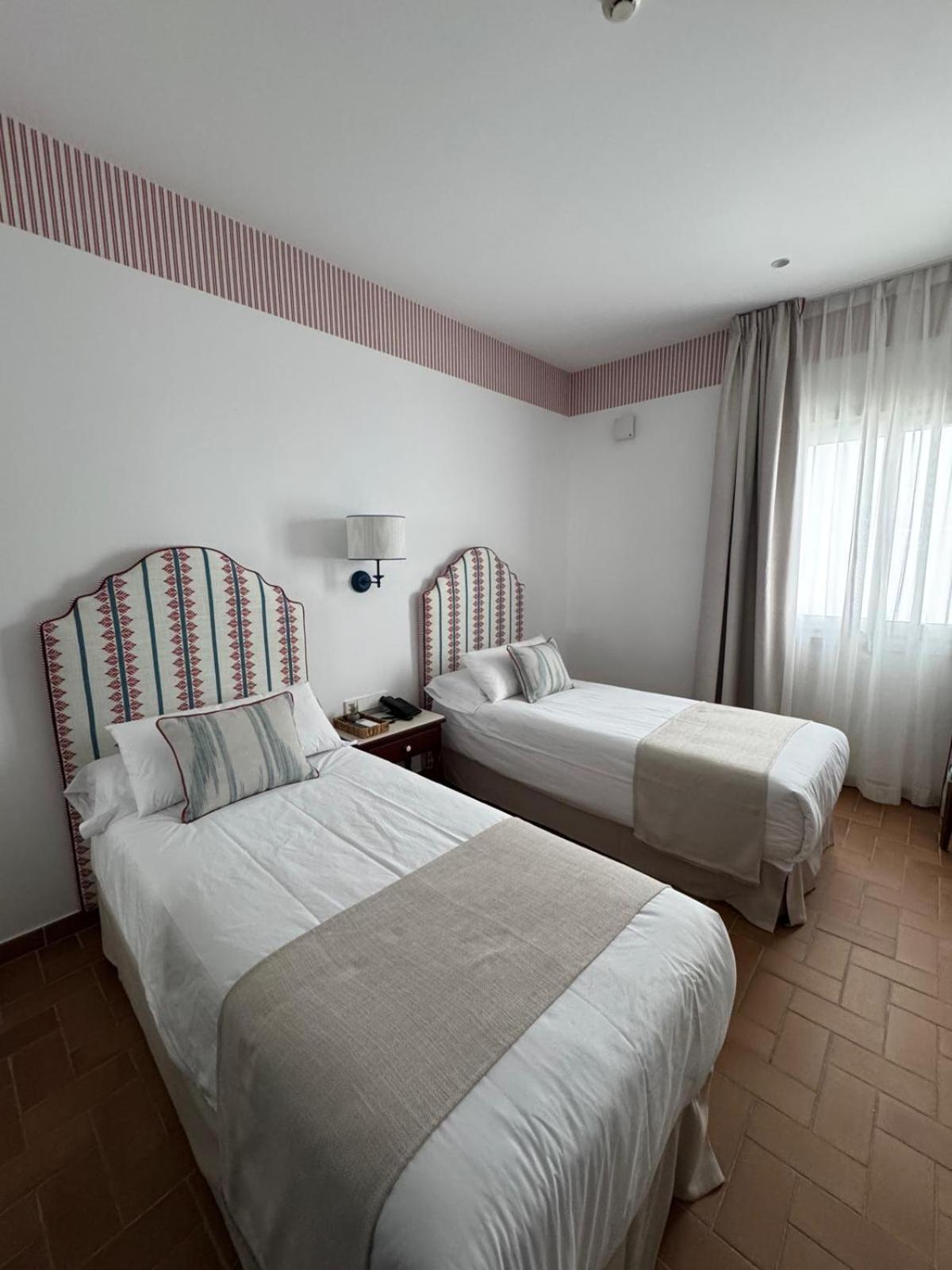 Hotel Toruno Del Rocio เอลโรซิโอ ภายนอก รูปภาพ