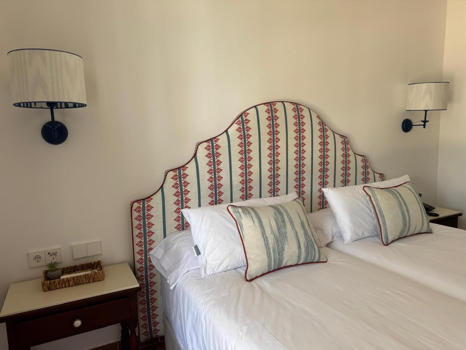 Hotel Toruno Del Rocio เอลโรซิโอ ภายนอก รูปภาพ