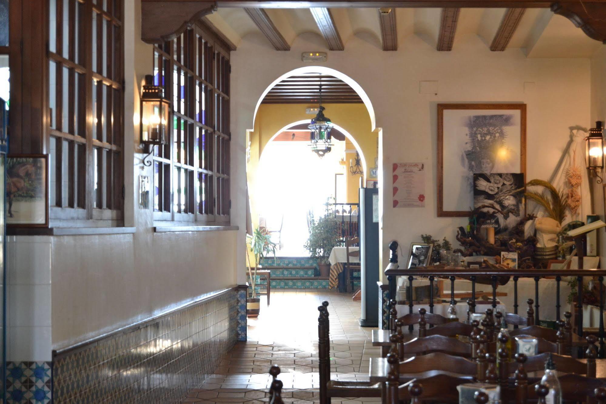 Hotel Restaurante Toruno เอลโรซิโอ ภายนอก รูปภาพ